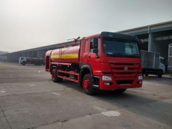 SINOTRUK HOWO 266HP 4x2 véhicule du feu de réservoir d'eau de 15000 litres
