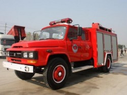 camion de lutte contre l'incendie de rouge de réservoir d'eau du dongfeng 5000L