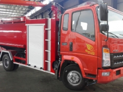 Camion de pompiers de réservoir d'eau multifonctionnel de HOWO 4X2