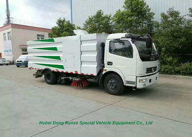 Chine Camion de balayeuse de route de poubelle de DFAC 5000L pour le nettoyage de rue avec l'eau du lavage 2cbm fournisseur