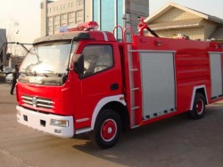 Camion de pompiers de réservoir d'eau de Dongfeng 4x2 4000L
