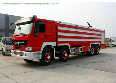 Chine Camion multi d'ouvrier chargé des pompes du feu du but HOWO 8x4 avec le réservoir d'eau 24 tonnes pour la lutte contre l'incendie fournisseur