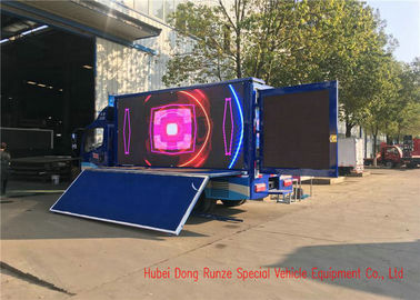 Chine Camion mobile bleu de la publicité de Digital, camion polychrome d'écran de la publicité LED fournisseur