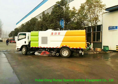Chine Lavage de rue d'ISUZU EFL 700 et camion de balayeuse avec de l'eau haute pression de brosses fournisseur