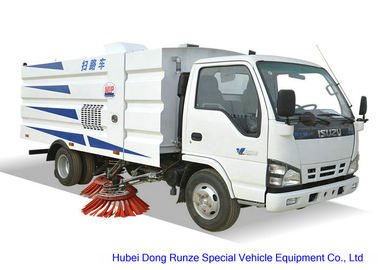 Chine Camion de balayeuse de route d'ISUZU 600 pour le balayage de lavage, véhicule de balayeuse fournisseur