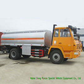 Camion-citerne aspirateur de gazole de SHACMAN pour le transport avec la machine d'huilage de pompe à essence de PTO fournisseur
