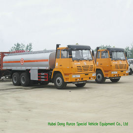 Camion-citerne aspirateur de gazole de SHACMAN pour le transport avec la machine d'huilage de pompe à essence de PTO fournisseur